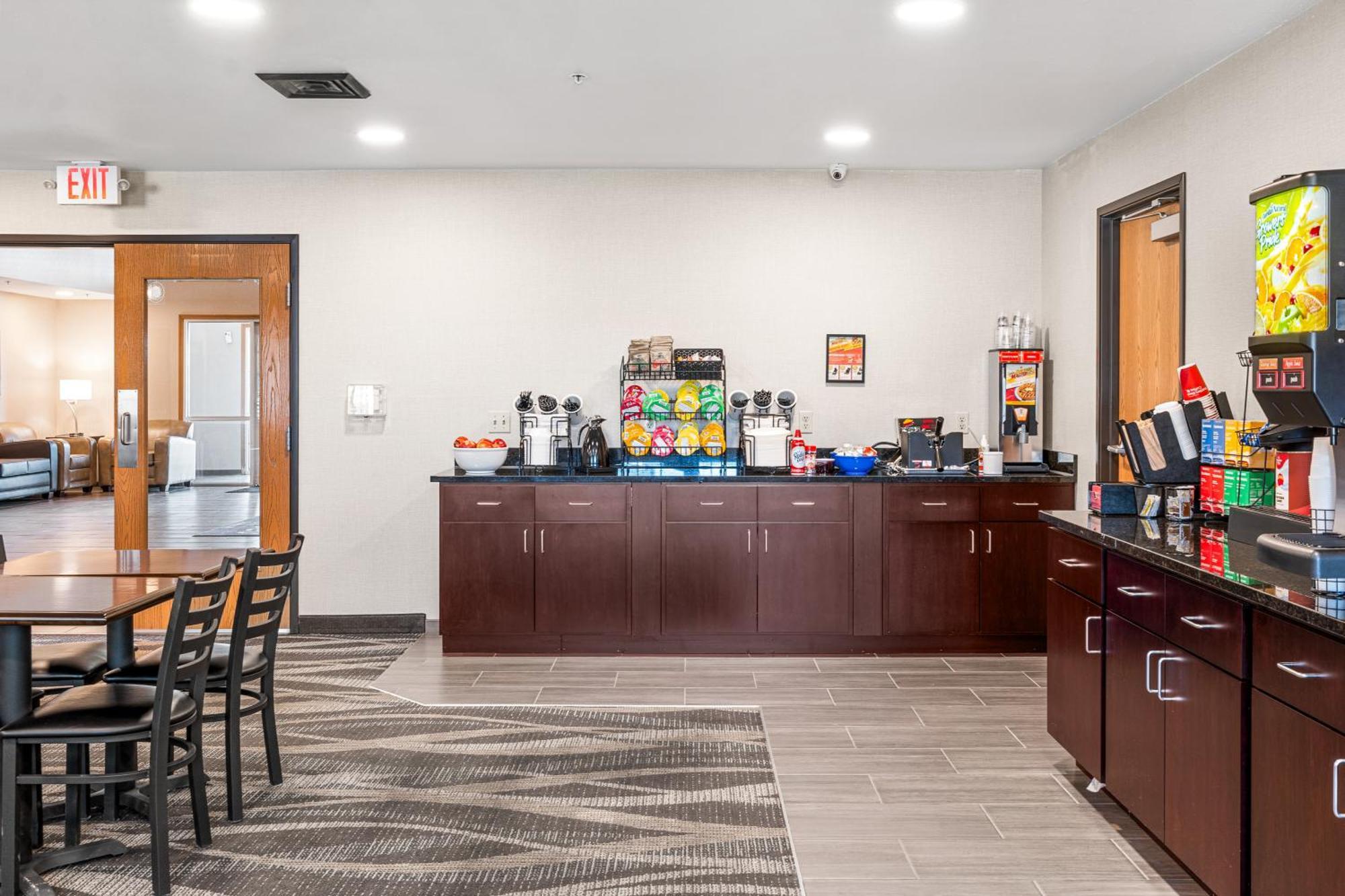 Boarders Inn & Suites By Cobblestone Hotels - Shawano Exterior photo